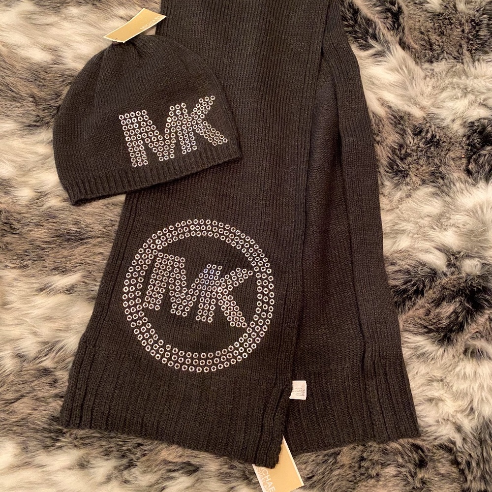 Michale Kors Scarf & Hat Set